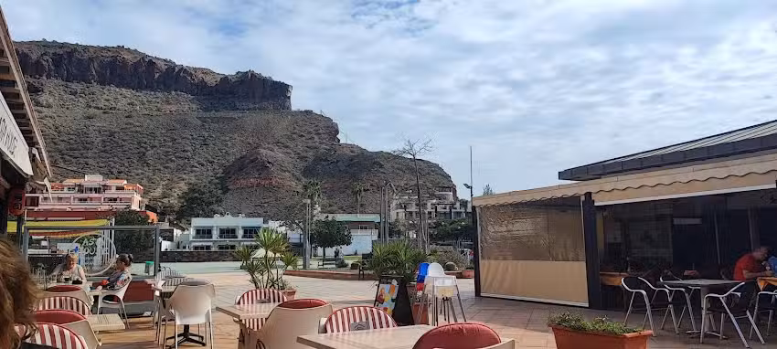 Grill Samara&rsquo;s | Restaurante en Playa de Mog&aacute;n &ndash; Comida Casera