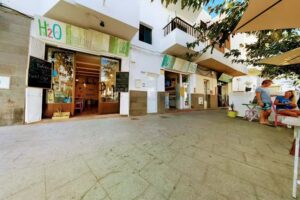 H2O Juice Bar & Vegan Caf&egrave;