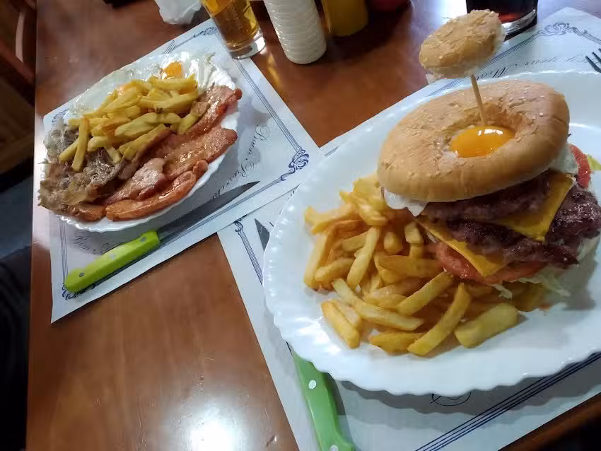 Hamburgueser&iacute;a Bocater&iacute;a Bar R&aacute;fagas