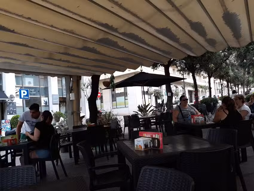 Hamburgueser&iacute;a &ndash; Cafeter&iacute;a L&rsquo;Estaci&oacute;