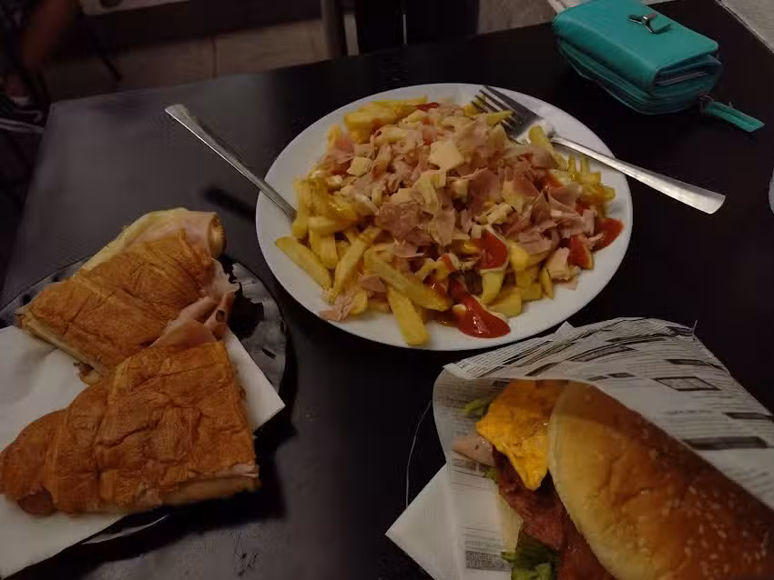 Hamburgueseria cafeter&iacute;a La Esquina