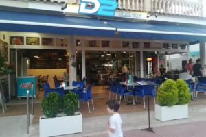 Hamburguesería D-2 desde 1982