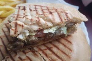 Hamburgueser&iacute;a Dunia Ceuta