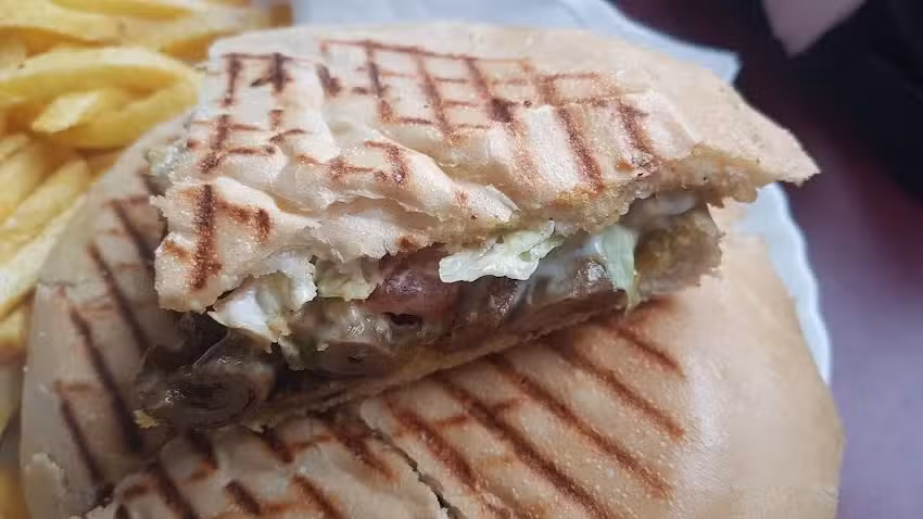 Hamburgueser&iacute;a Dunia Ceuta