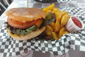 Hatchet & Co Premium