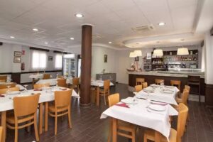 Hospederia Les Coves. Restaurante Sant Pau.