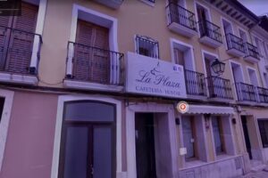 Hostal Cafeter&iacute;a La Plaza