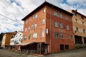 Hostal Isabel – Apartamentos Rurales