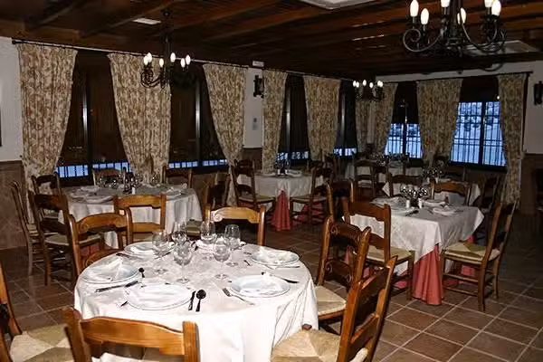 HOSTAL-MES&Oacute;N LA ERA