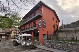 Hostal Restaurant Can Baral&middot;la