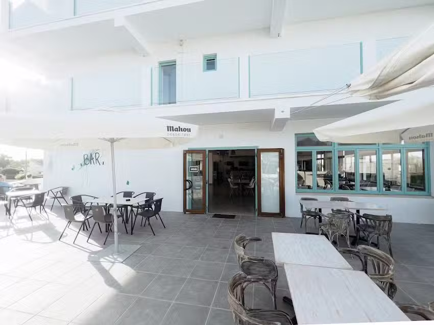 Hostal Restaurante Cala Llombards