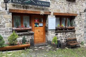 Hostal Restaurante Ezkaurre