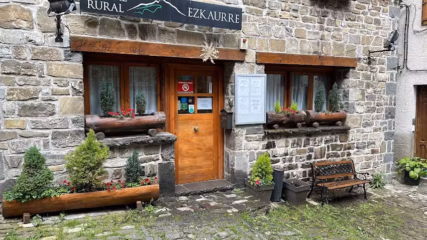 Hostal Restaurante Ezkaurre