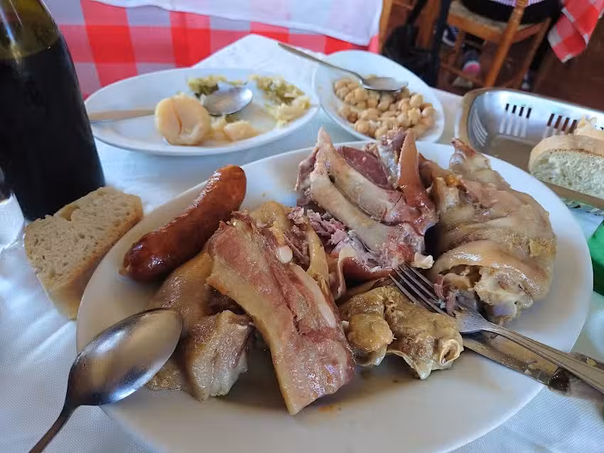 Hostal Restaurante La Charola