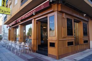 Hosteler&iacute;a Restaurante El P&aacute;jaro