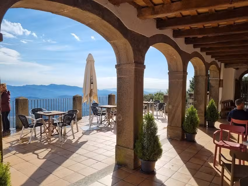 Hotel Restaurant Santuari de la Salut de Sant Feliu de Pallerols