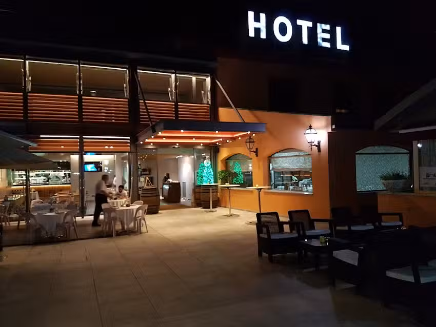 Hotel &ndash; Restaurant Sol i VI