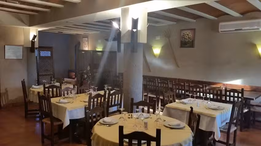 Hotel Restaurante Mes&oacute;n de Colungo
