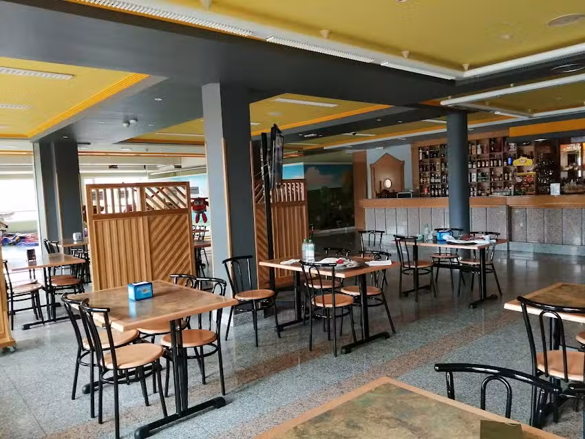 Hotel Restaurante R&iacute;o Cavia