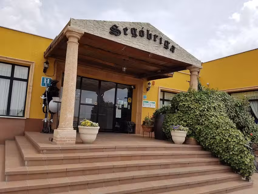 Hotel &ndash; Restaurante Seg&oacute;briga