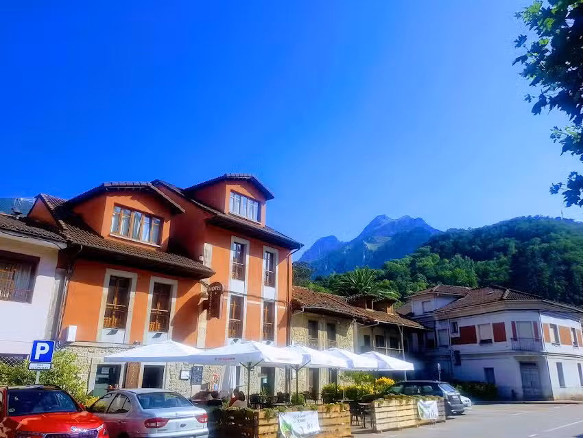 Hotel Torrepalacio / Restaurante Traslavilla