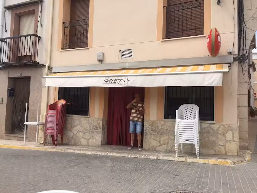 Huete & Tapas