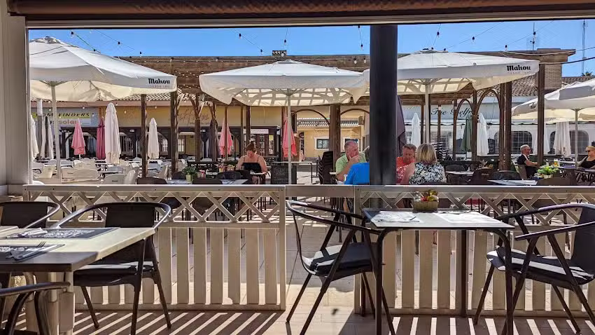 James&rsquo; Bar and Grill