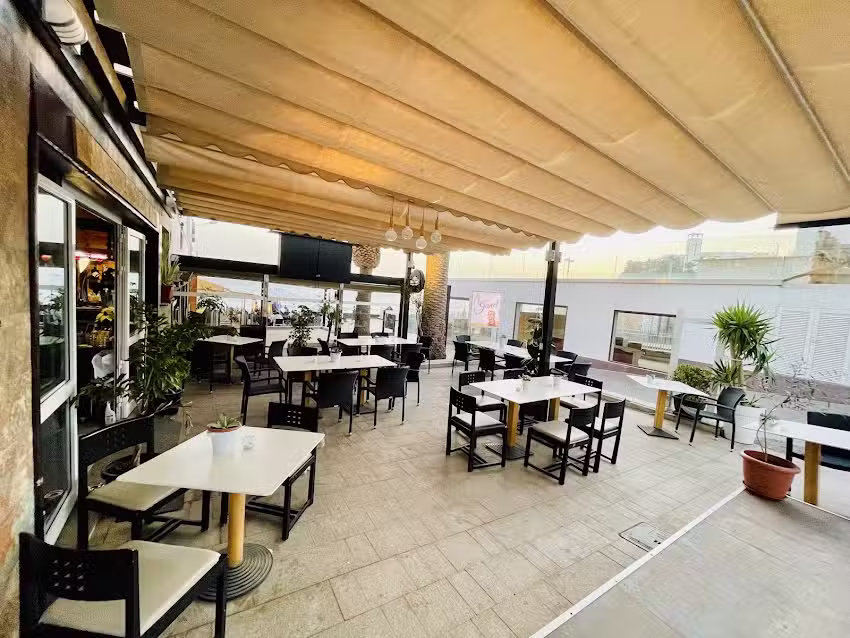 Janet, Bar de Musica y Pinchos