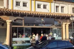 Johnny&rsquo;s Bar & Grill