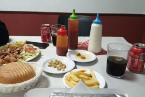 Kebab &ndash; Pizzer&iacute;a &laquo;Saqui&raquo;