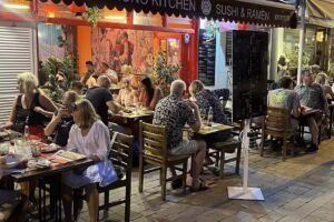 Kimono Kitchen Ibiza – Sushi | Ramen Y Thai En Santa Eulalia