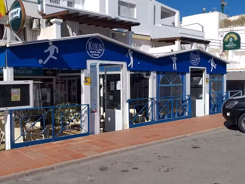 Kukis Restaurant & Bar