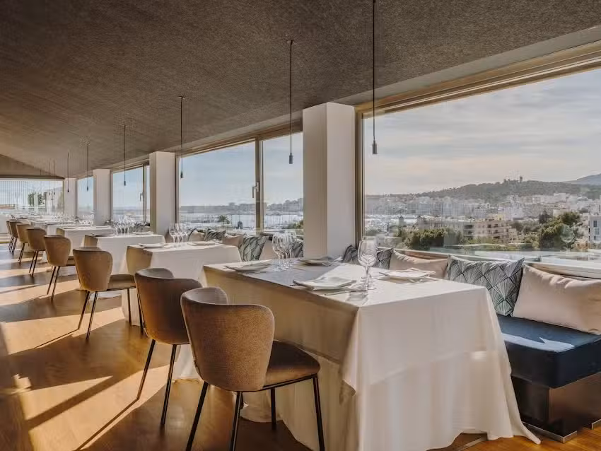 L&rsquo;&Agrave;tic Restaurant. Hotel saratoga