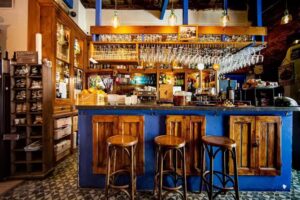 L&rsquo; Avinyet &ndash; Restaurante Bar de Tapas con mucho Arte