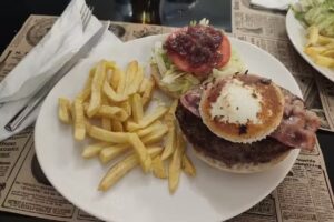 La Barra ( Burguer & Algo M&aacute;s )