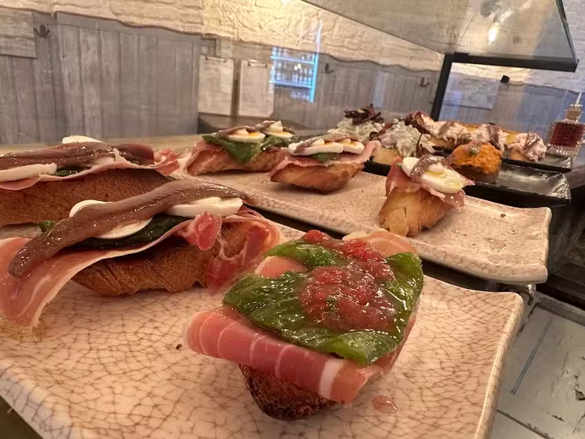 LA BODEGUITA DEL AKER