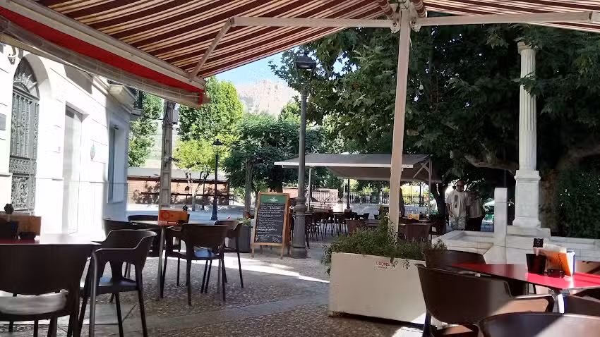 La Bomba Cafe & Tapas