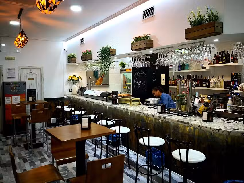 La Ca&ntilde;ola Parrilla Tapas & Pintxos