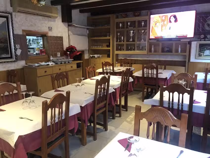 La Celadilla Cafeter&iacute;a &ndash; Restaurante