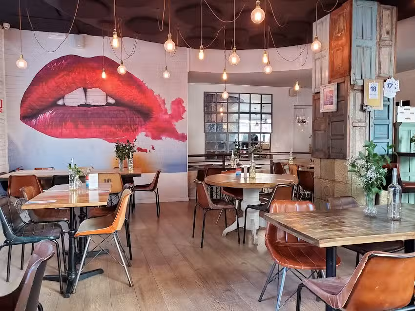 La Clandestina Bistro & Cafe