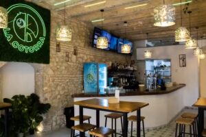 La Cotorra Food Plaza