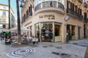 La Cueva de 1900 / F&eacute;lix S&aacute;enz