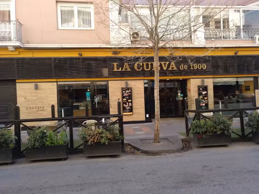 La Cueva de 1900 / Pedro Antonio