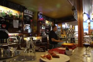 La Destiler&iacute;a Bar