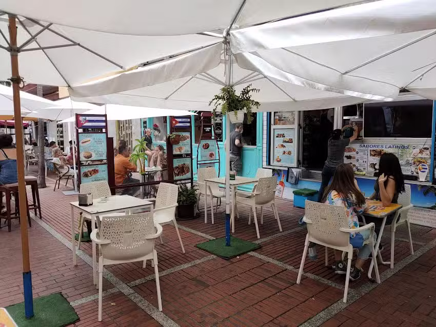 La Esquinita del Medio