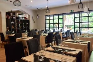 La G&oacute;ndola Veneciana restaurante (Frente a la Piscina de verano)