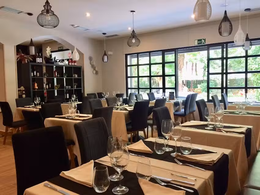 La G&oacute;ndola Veneciana restaurante (Frente a la Piscina de verano)