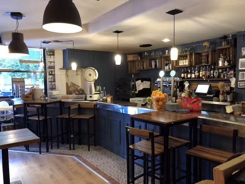 La L&eacute;gur Vinos y sombra