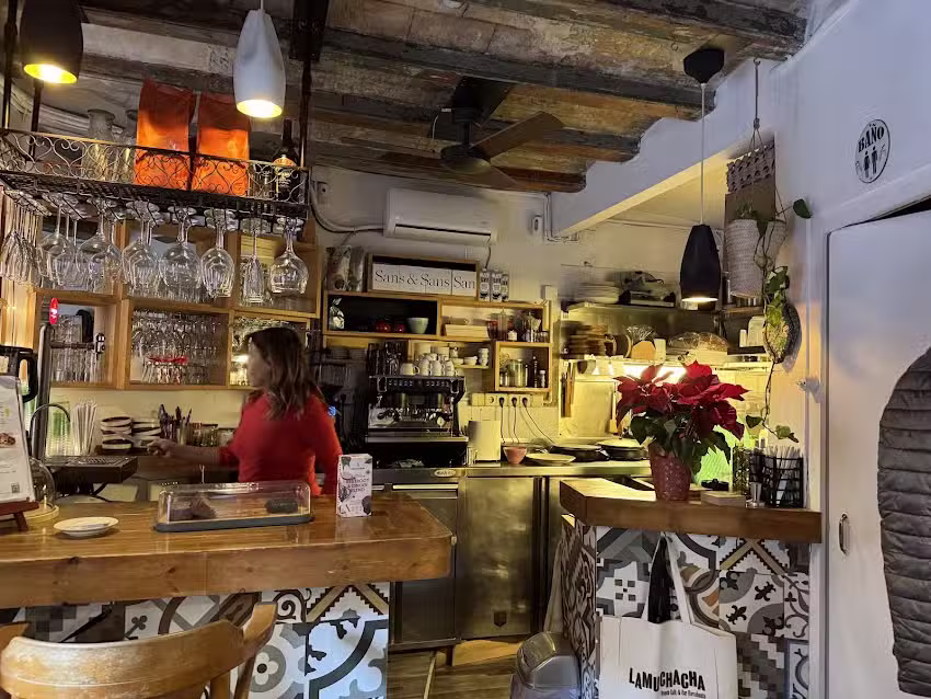 La Muchacha Brunch & Caf&eacute; &bull; Tapas en Barceloneta