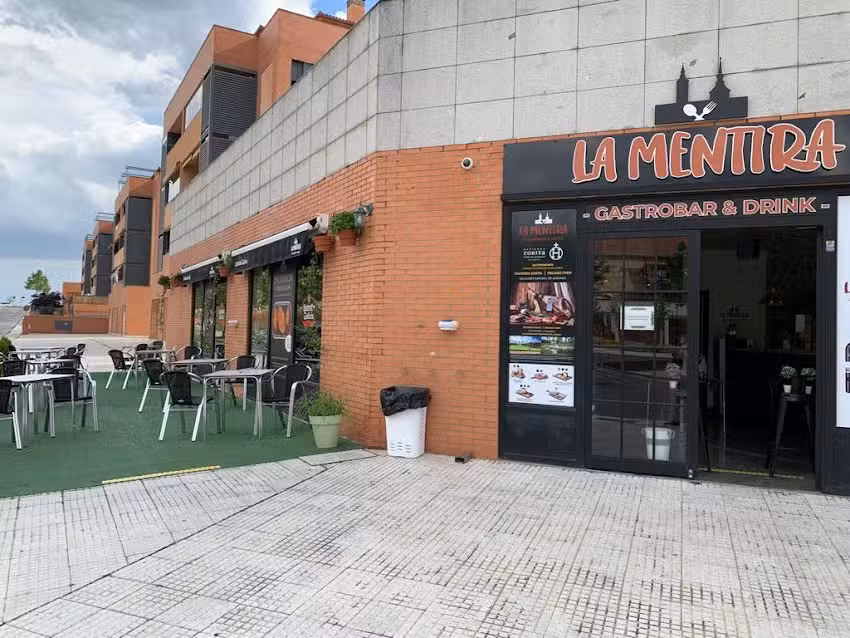 La Nueva Mentira GastroBar & Drinks
